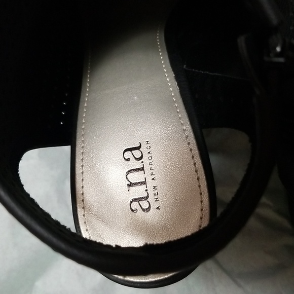 a.n.a A New Approach Laser Cutout Black Peep Toe Ankle Booties size 10 - Picture 6 of 6